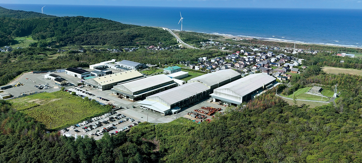 秋⽥⼯場の上空からの写真