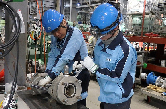 エンジニアリング部で働くスタッフ